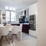 Enxhi's * Tirana